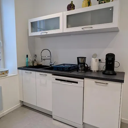 Romantique A Avec Parking Prive - Fr-1-585-168